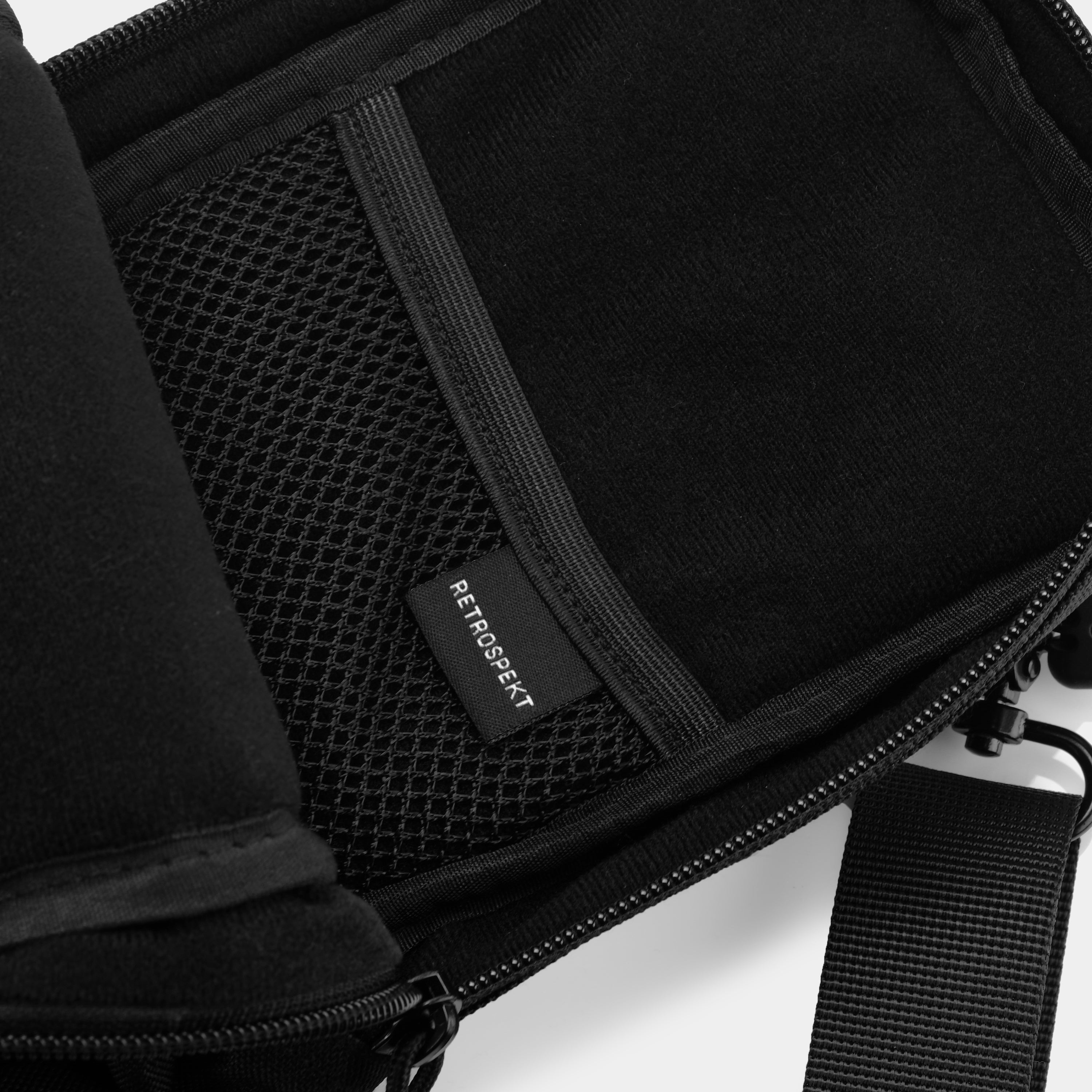 Discounted Retrospekt SX-70 Sonar Autofocus Black Camera Bag